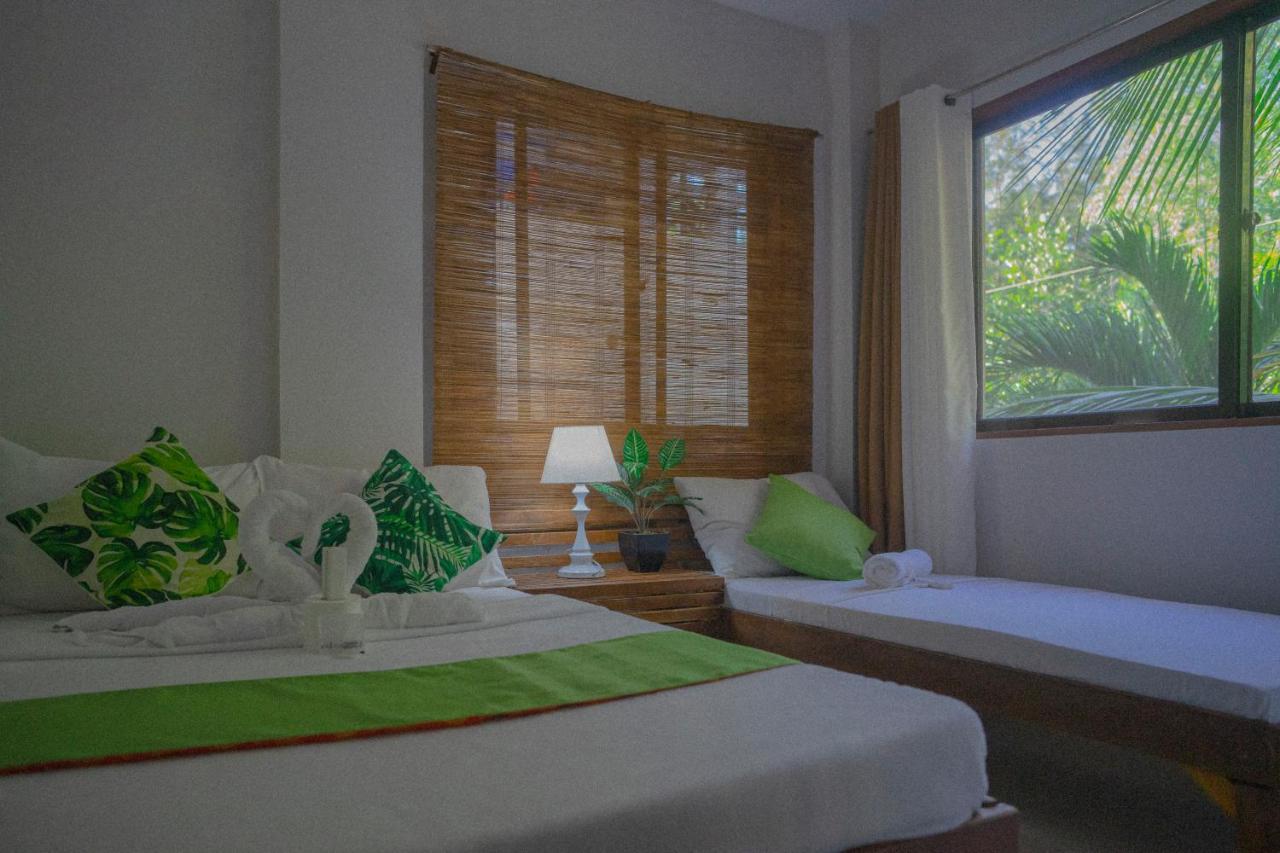 The Palms Resort & Bar San Narciso Extérieur photo