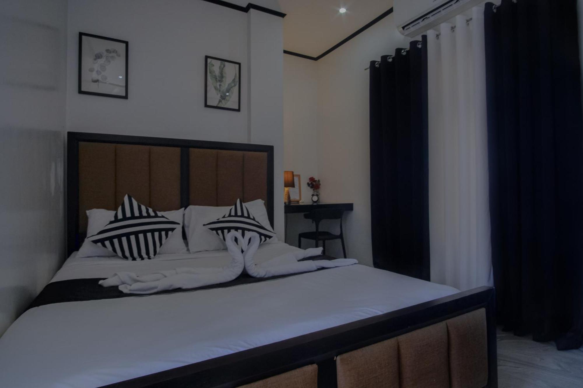 The Palms Resort & Bar San Narciso Extérieur photo